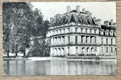 Carte postale illustrée. Le château de Fontainebleau 1952